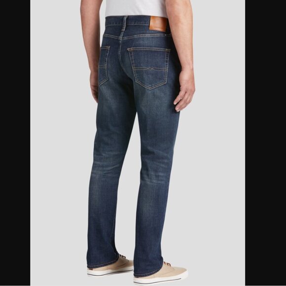 NEW 34W X 34L Lucky Brand Athletic Fit Straight Leg Classic Blue Denim Jeans - Picture 2 of 3